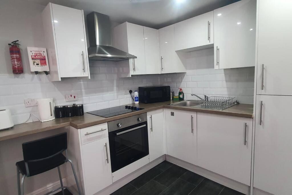 קארדיף 1 Bedroom Flat, Sleeps Up To 5Ppl, City Center מראה חיצוני תמונה